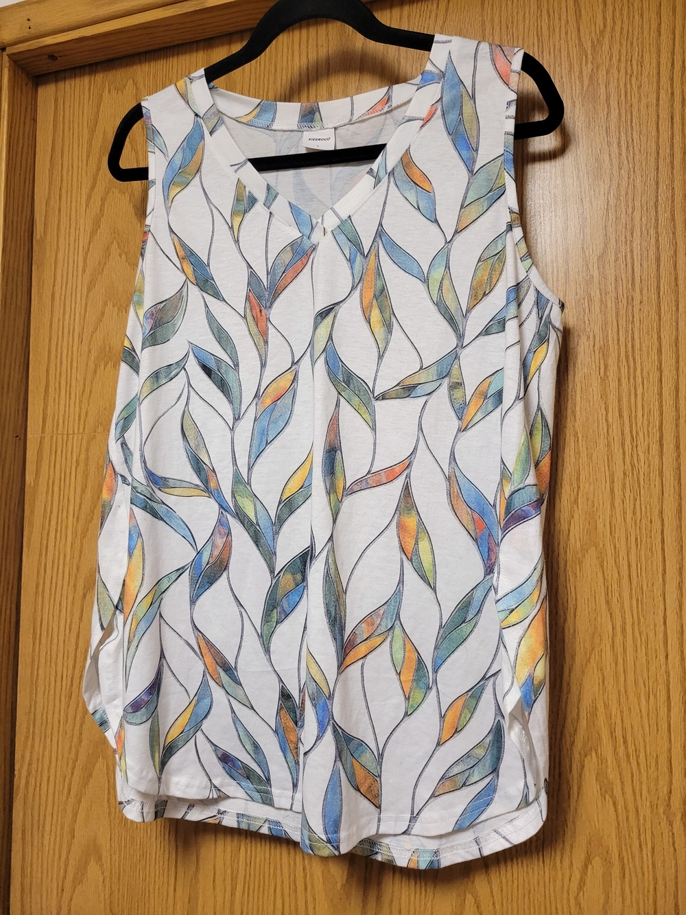 Polyester Sleeveless Leaf Print Top White Multicolor V-Neck Lightweight Blouse